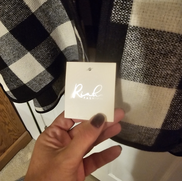 Women's Shrug/shawl - Picture 5 of 7